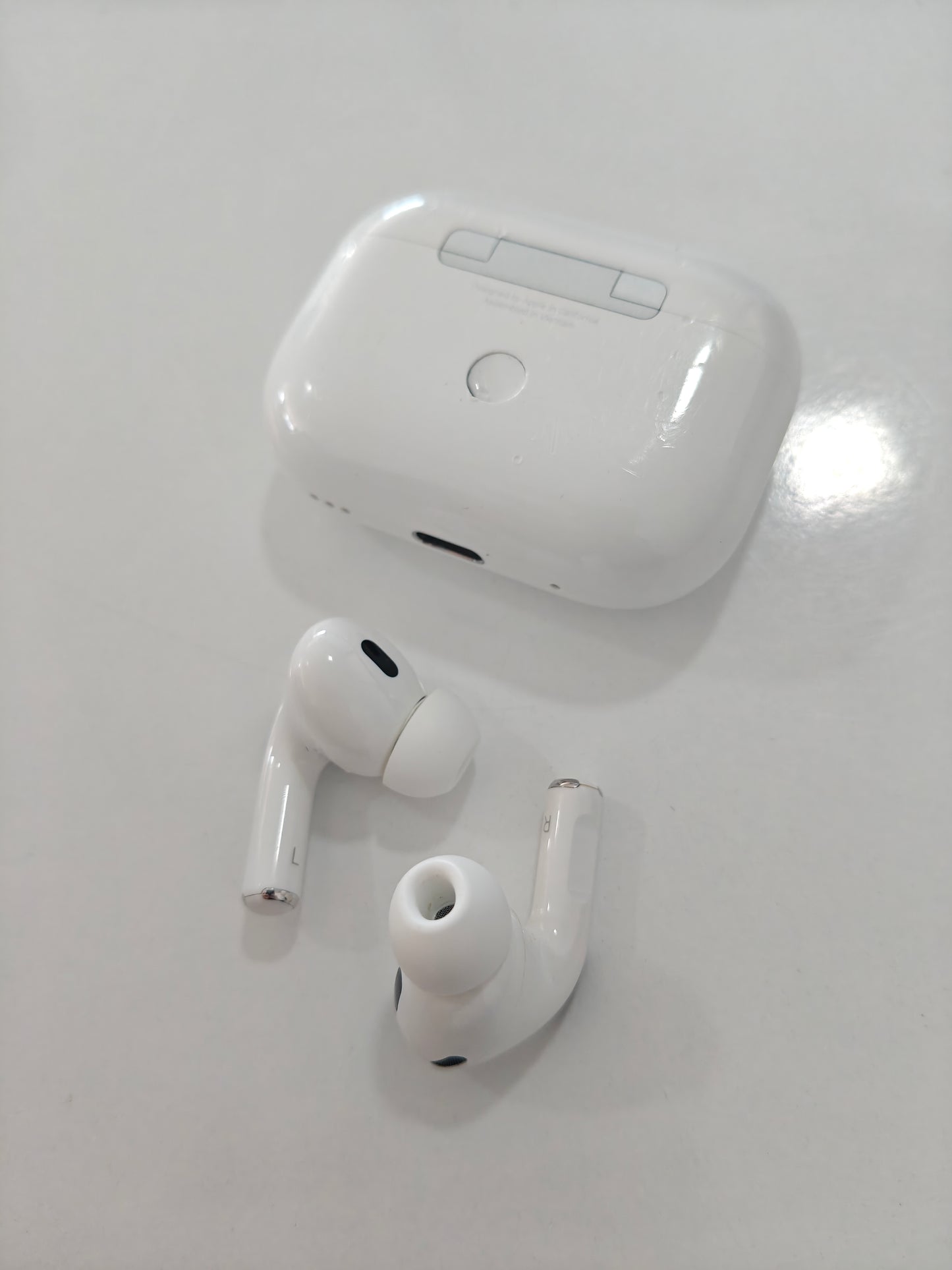 Apple AirPods Pro 2,Noise Cancel, 3D Audio ,Type C