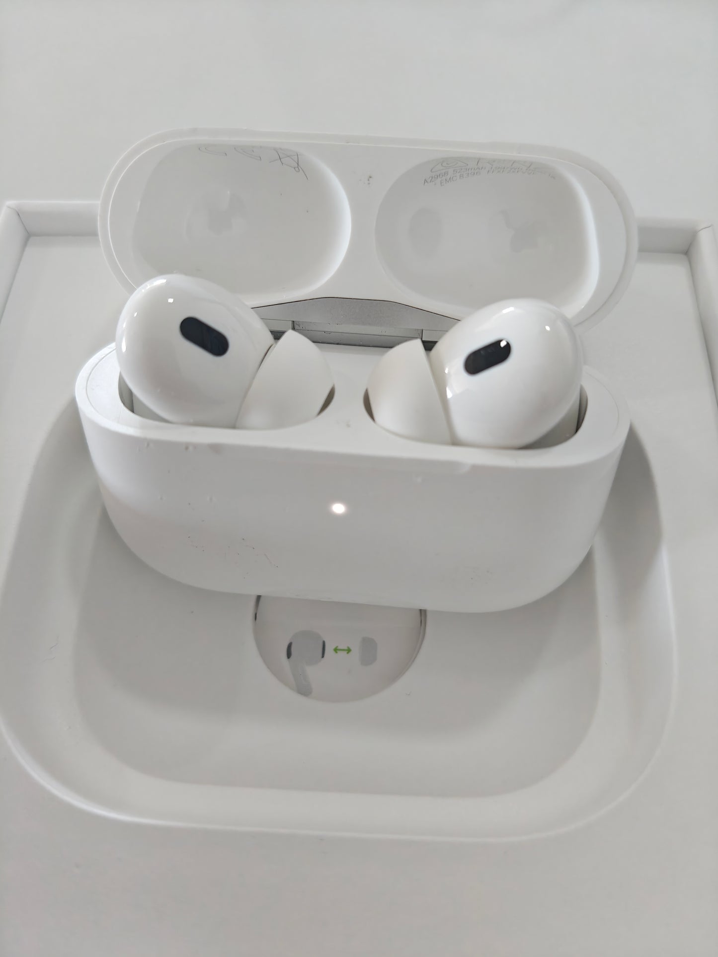 Apple AirPods Pro 2,Noise Cancel, 3D Audio ,Type C